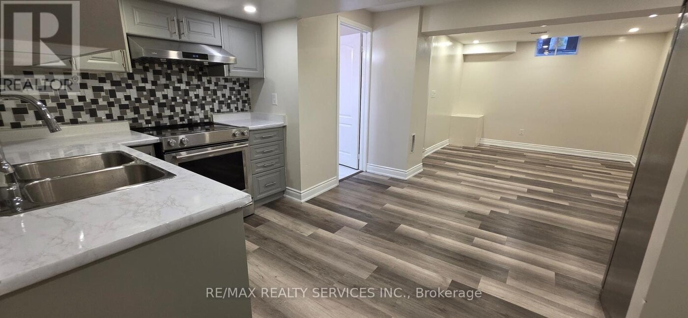 34 Interlacken Dr in Brampton, ON - Building Photo