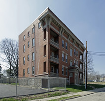 615 Maple Ave Apartamentos