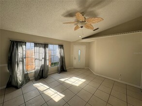 1302 Mohrlake Dr in Brandon, FL - Building Photo - Building Photo