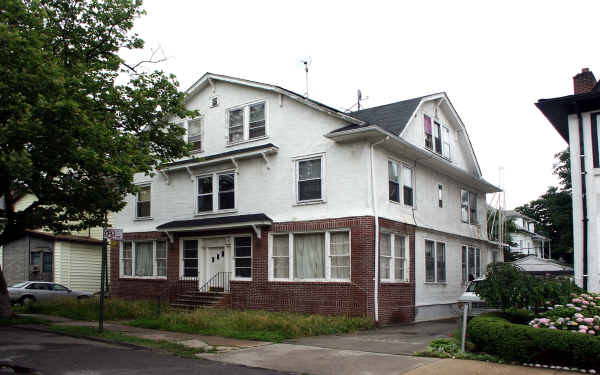 3832 Laurel Ave in Brooklyn, NY - Building Photo