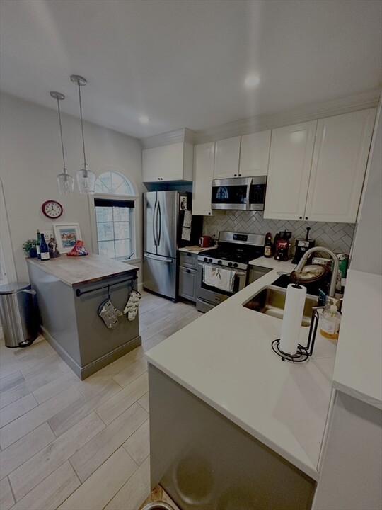 179 H St, Unit 1 in Boston, MA - Building Photo