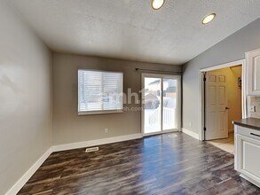 52 S 1660 W in Clearfield, UT - Foto de edificio - Building Photo