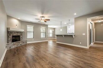 4403 W Meadow Oaks Dr in Rogers, AR - Building Photo - Building Photo