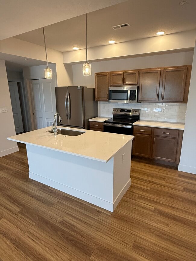 913 Green Mill Rd, Unit 10