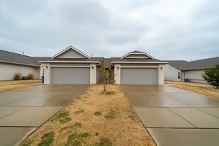 8182-8184 E 34th Ct S in Wichita, KS - Building Photo