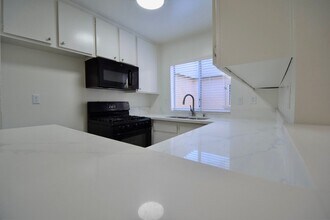 21350 Parthenia St in Los Angeles, CA - Building Photo - Building Photo