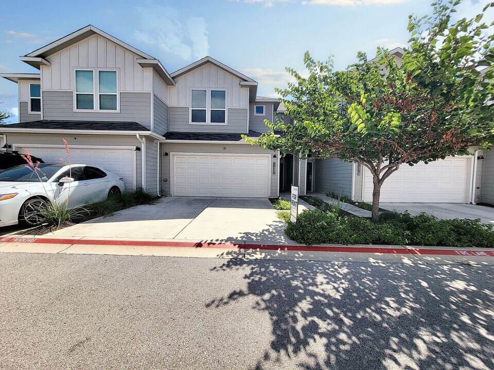 11321 Gadsen Ln in Austin, TX - Building Photo