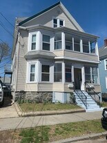 27 Dearborn Ave, Unit Apt 3 in Lynn, MA - Building Photo