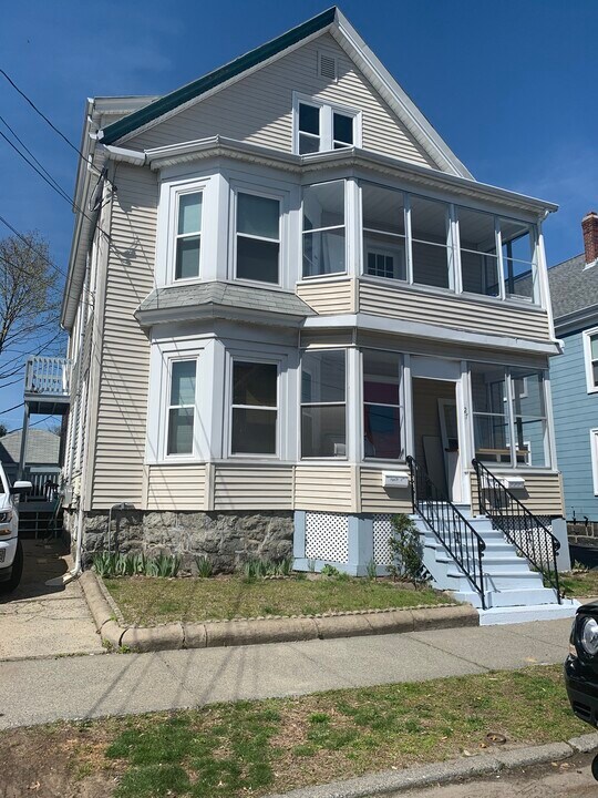 27 Dearborn Ave, Unit Apt 3 in Lynn, MA - Building Photo