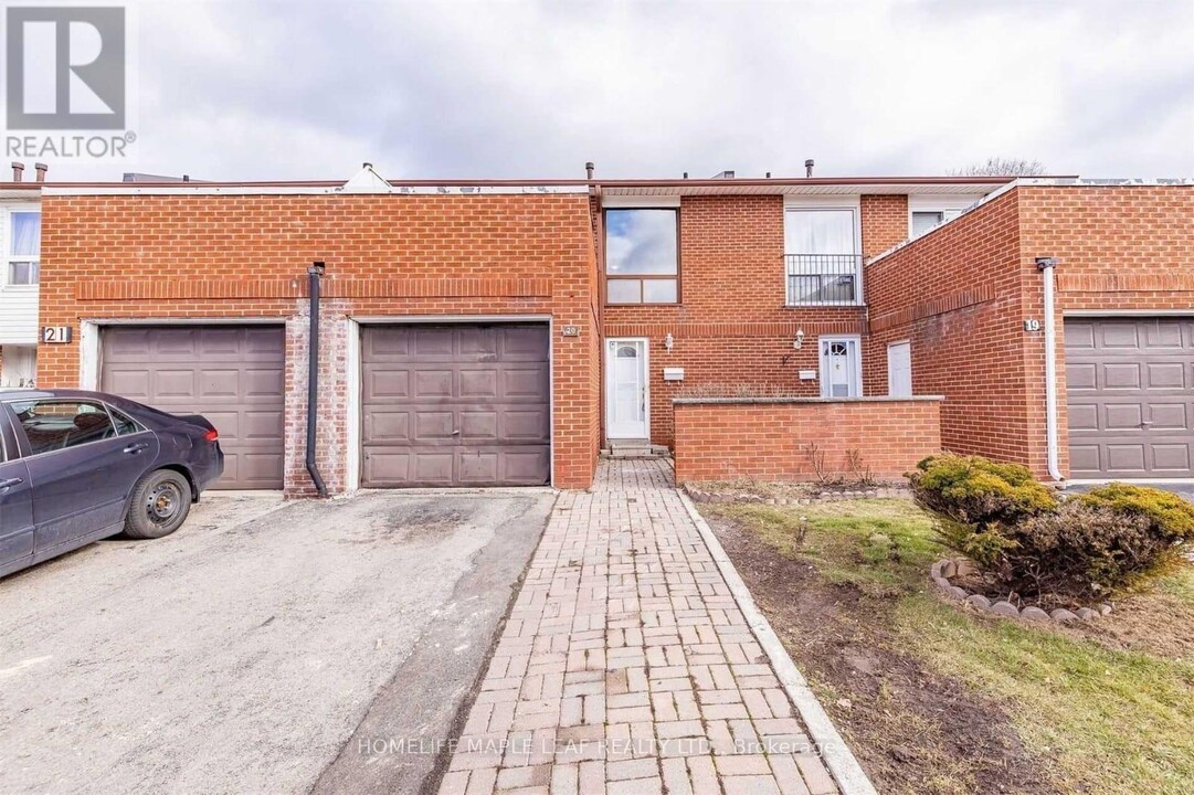 3430-3430 Brandon Gate Dr in Mississauga, ON - Building Photo