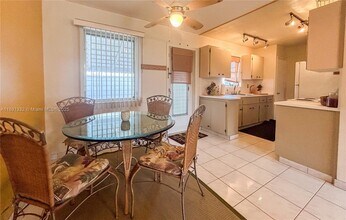 2230 Jackson St in Hollywood, FL - Building Photo - Building Photo