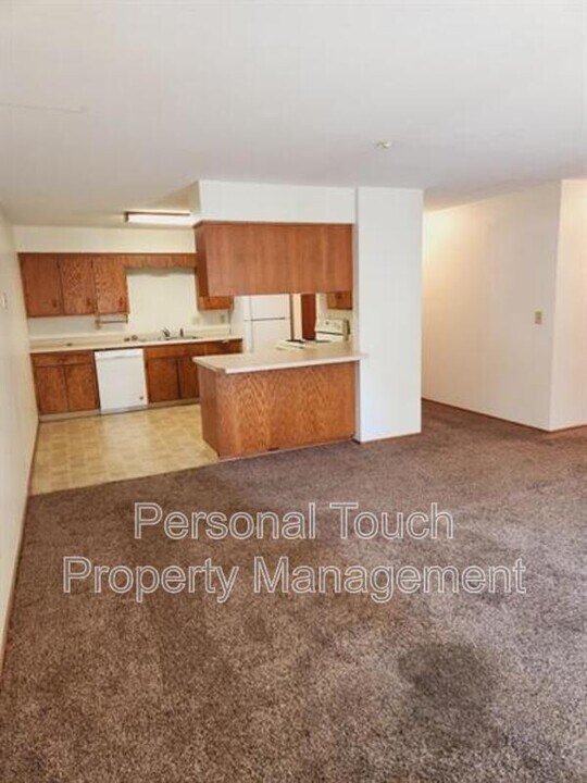 301 6th St S in Moorhead, MN - Building Photo