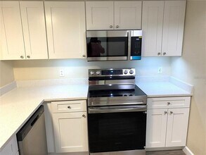 11241 Cedar Hollow Ln in Tampa, FL - Building Photo - Building Photo