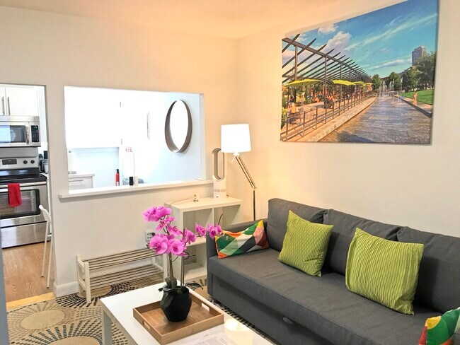 287 Dorchester St, Unit 2 in Boston, MA - Building Photo - Building Photo