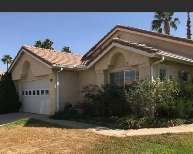 property at 2890 Summer Set Cir