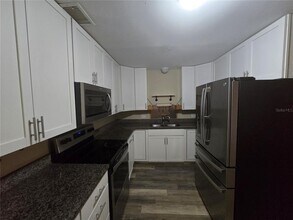 5650 Swift Rd in Sarasota, FL - Building Photo - Building Photo