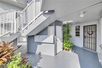 1659 NE Miami Gardens Dr in Miami, FL - Building Photo - Building Photo