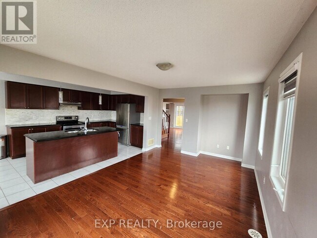 16 Saunter Ct in Brampton, ON - Building Photo - Building Photo