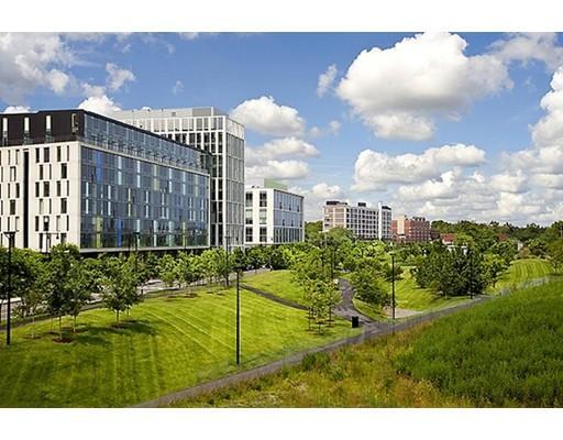 2 Earhart St, Unit 711 in Cambridge, MA - Foto de edificio - Building Photo