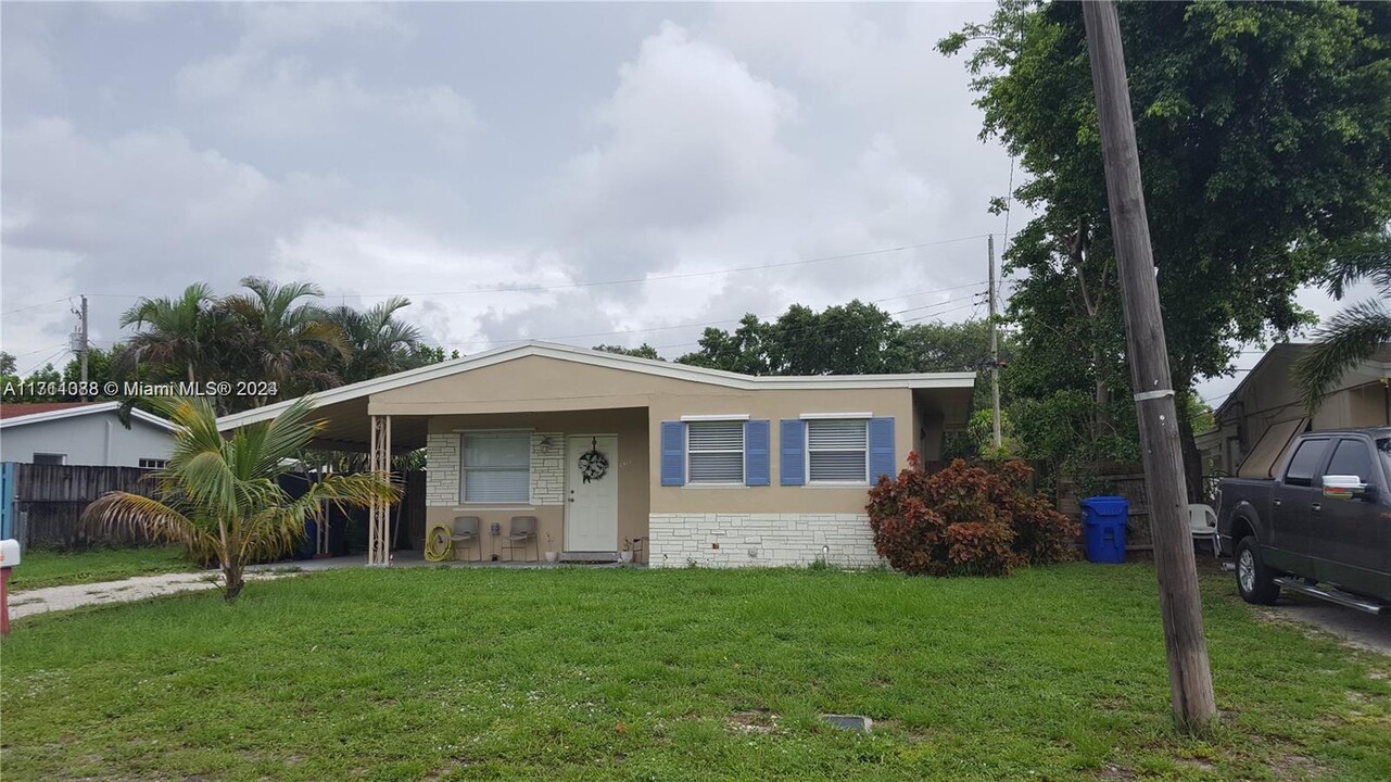 6417 Grant St in Hollywood, FL - Building Photo