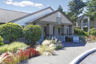 Capitol City Apartments in Lacey, WA - Foto de edificio - Building Photo