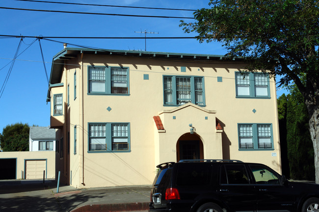 115 Arundel Rd in Burlingame, CA - Foto de edificio - Building Photo