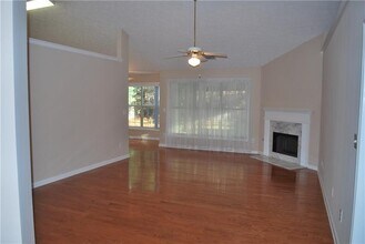 2002 Steffi Ln NW in Lawrenceville, GA - Building Photo - Building Photo