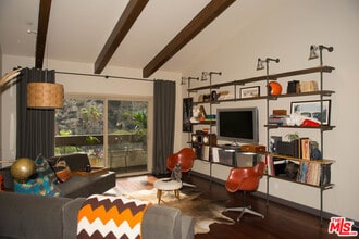 2700 Cahuenga Blvd E, Unit 2308 in Los Angeles, CA - Building Photo - Building Photo