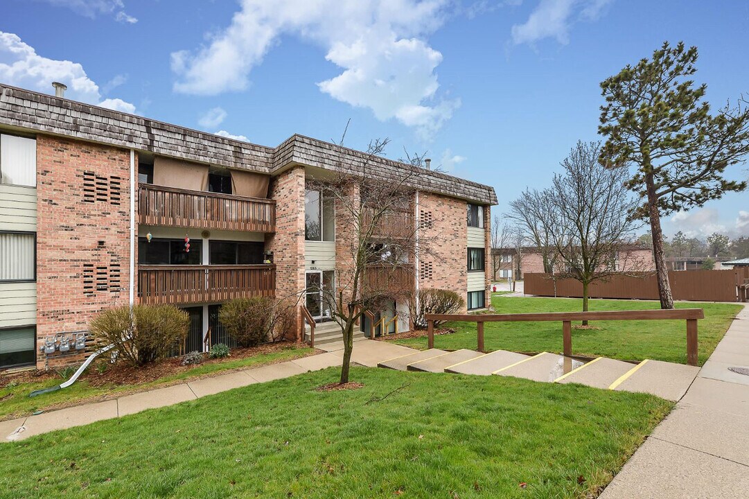 1265 S Maple Rd in Ann Arbor, MI - Building Photo