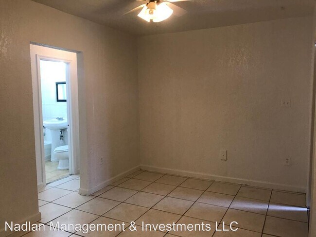 160 NW 11th Terrace in Miami, FL - Foto de edificio - Building Photo