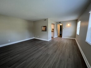 The Alcove in St. Petersburg, FL - Foto de edificio - Building Photo