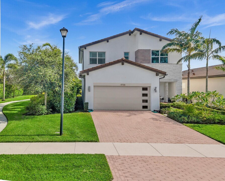 4708 Saddle Ranch Rd in Wellington, FL - Building Photo