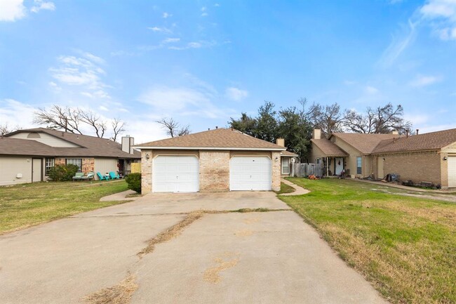 313 Greenlawn Blvd in Round Rock, TX - Building Photo - Building Photo