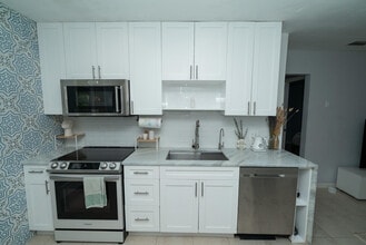 1328 NE 1st Ave. in Fort Lauderdale, FL - Building Photo - Building Photo