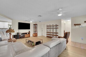 4540 SW 26th Terrace, Unit 91-4008 in Fort Lauderdale, FL - Building Photo - Building Photo