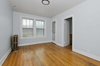 6516 S Stony Island Ave in Chicago, IL - Building Photo - Interior Photo