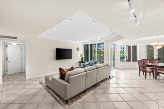 100 SE 5th Ave in Boca Raton, FL - Building Photo - Building Photo