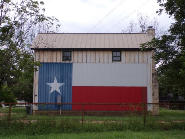1301 Pecan Valley Dr in Marble Falls, TX - Building Photo - Building Photo