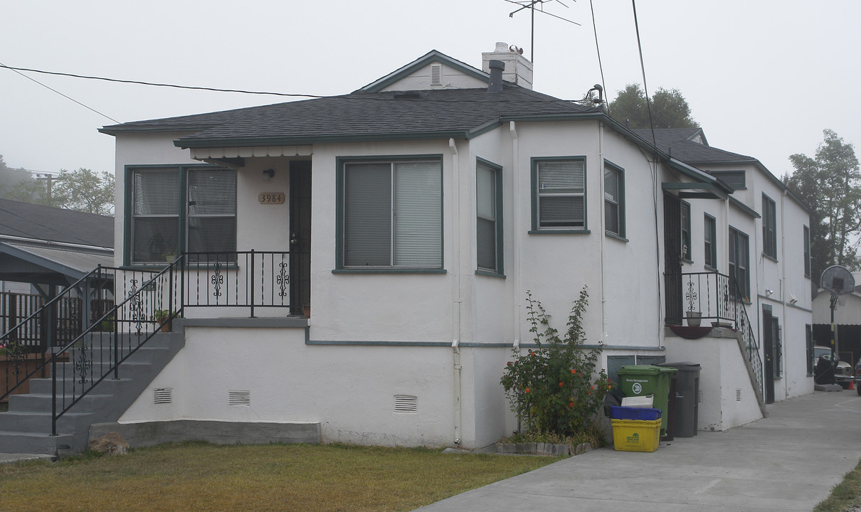 3984-3986 Altamont Ave in Oakland, CA - Building Photo