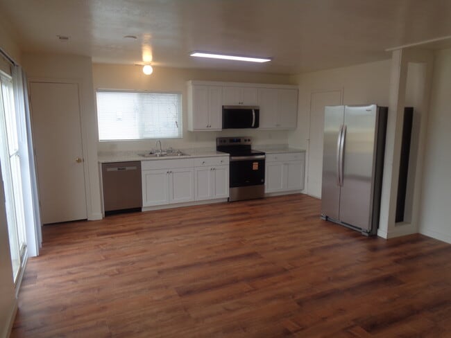 777 Valley View Dr in Tooele, UT - Foto de edificio - Building Photo