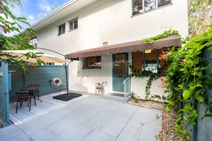 5161 Village Grn in Los Angeles, CA - Building Photo