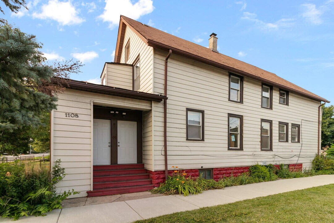 1108 Des Plaines Ave in Forest Park, IL - Building Photo