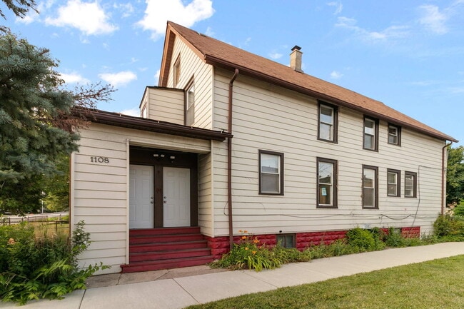 property at 1108 Des Plaines Ave