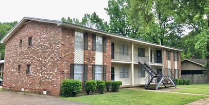 Chanticleer Apartments in Columbus, MS - Building Photo - Interior Photo