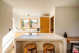 2640 Clyde Ave in Los Angeles, CA - Building Photo