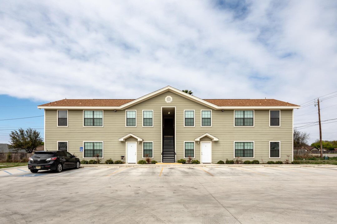 1305 Kings Way in Del Rio, TX - Building Photo