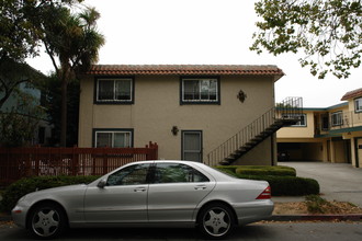 1136 Paloma Ave in Burlingame, CA - Building Photo - Building Photo