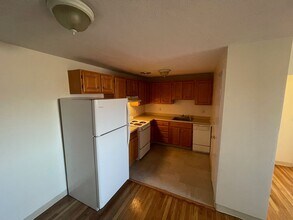 8 Riverside St in Watertown, MA - Foto de edificio - Building Photo