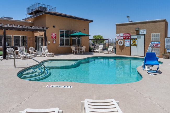 Villas at West Mountain- Income Restricted in El Paso, TX - Foto de edificio - Building Photo