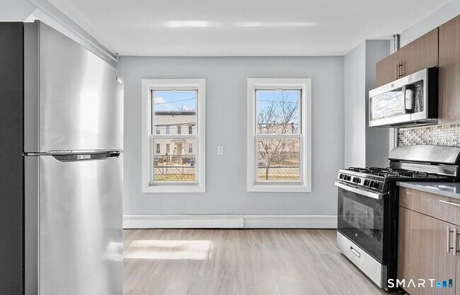 748 Maple St in Bridgeport, CT - Building Photo - Building Photo